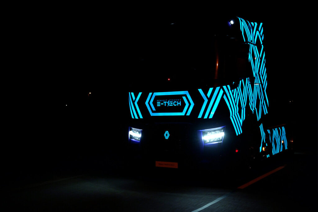 ETS 2’nin İlk Elektrikli Çekicisi Renault Trucks E-Tech T Geliyor! 1 Roadshow E Tech T on the road 2048x1367 1